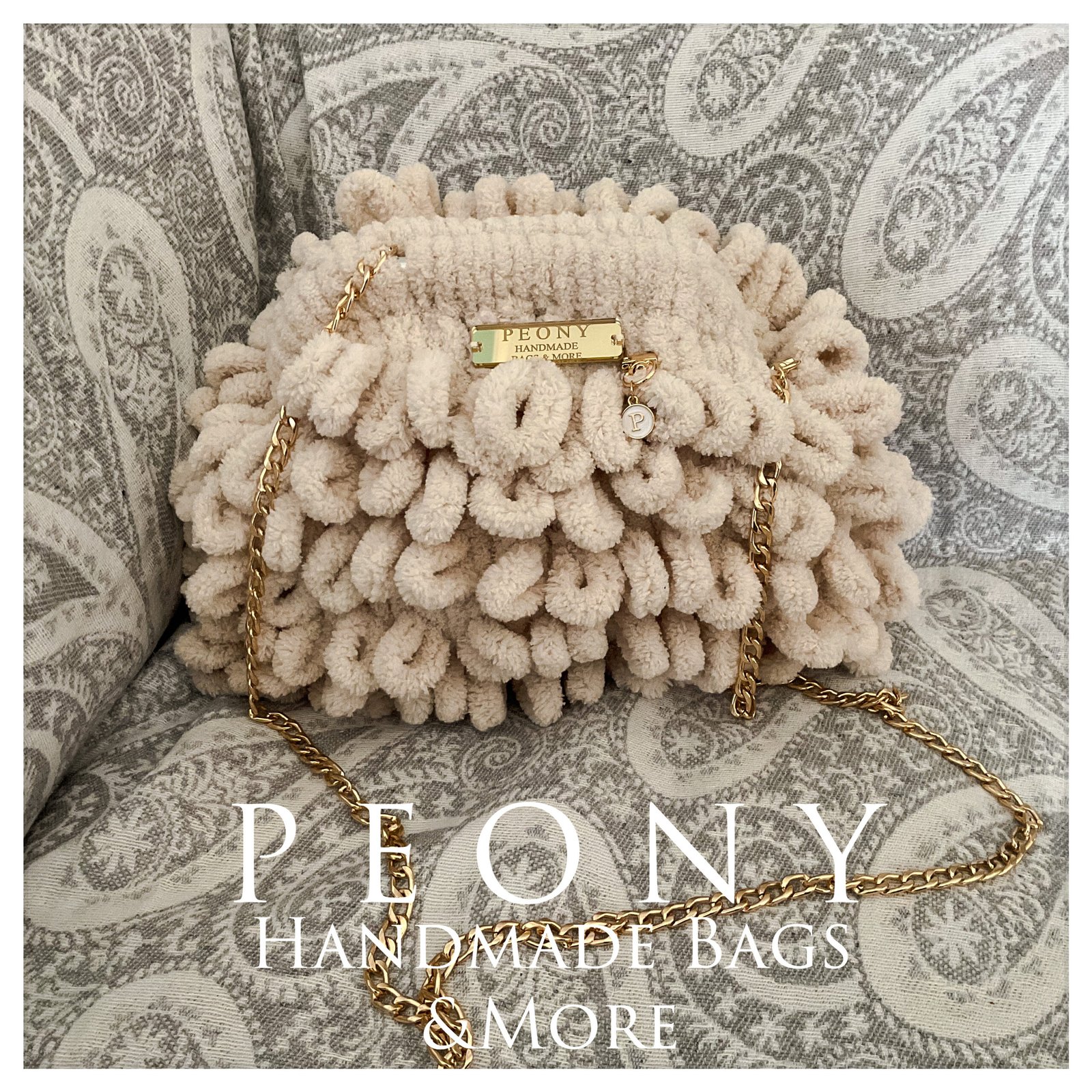 EAA392F1-D8D9-46B1-BAF0-C80B17C7659B Puffy μικρό τσαντάκι σε μπεζ ή λιλά χρώμα με αλυσίδα - Image 1