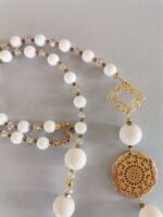 Ασύμμετρο Κολιέ με Λευκό Κοράλι και Λευκό Όνυχα - Image 2