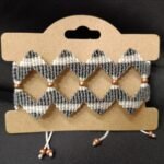 Μακραμέ βραχιόλι χεριού ζικ ζακ γκρί άσπρο