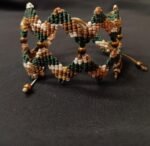 Μακραμέ βραχιόλι χεριού ζικ ζακ πράσινο-καφέ-άσπρο - Image 2