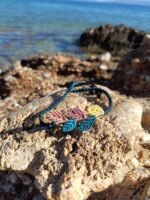 Μακραμέ βραχιόλι ποδιού μπλε-μαύρο με φύλλα χρωματιστά