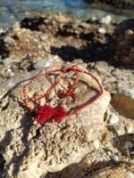 Μακραμέ βραχιόλι ποδιού χρυσό-κόκκινο με κόκκινεσ καρδιές - Image 2