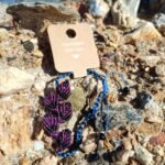 Μακραμέ βραχιόλι ποδιού μπλε-μαύρο με φύλλα μωβ-μαύρο