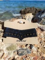 Μακραμέ βραχιόλι χεριού μαύρο-μπλε με μπρονζέ χάντρες