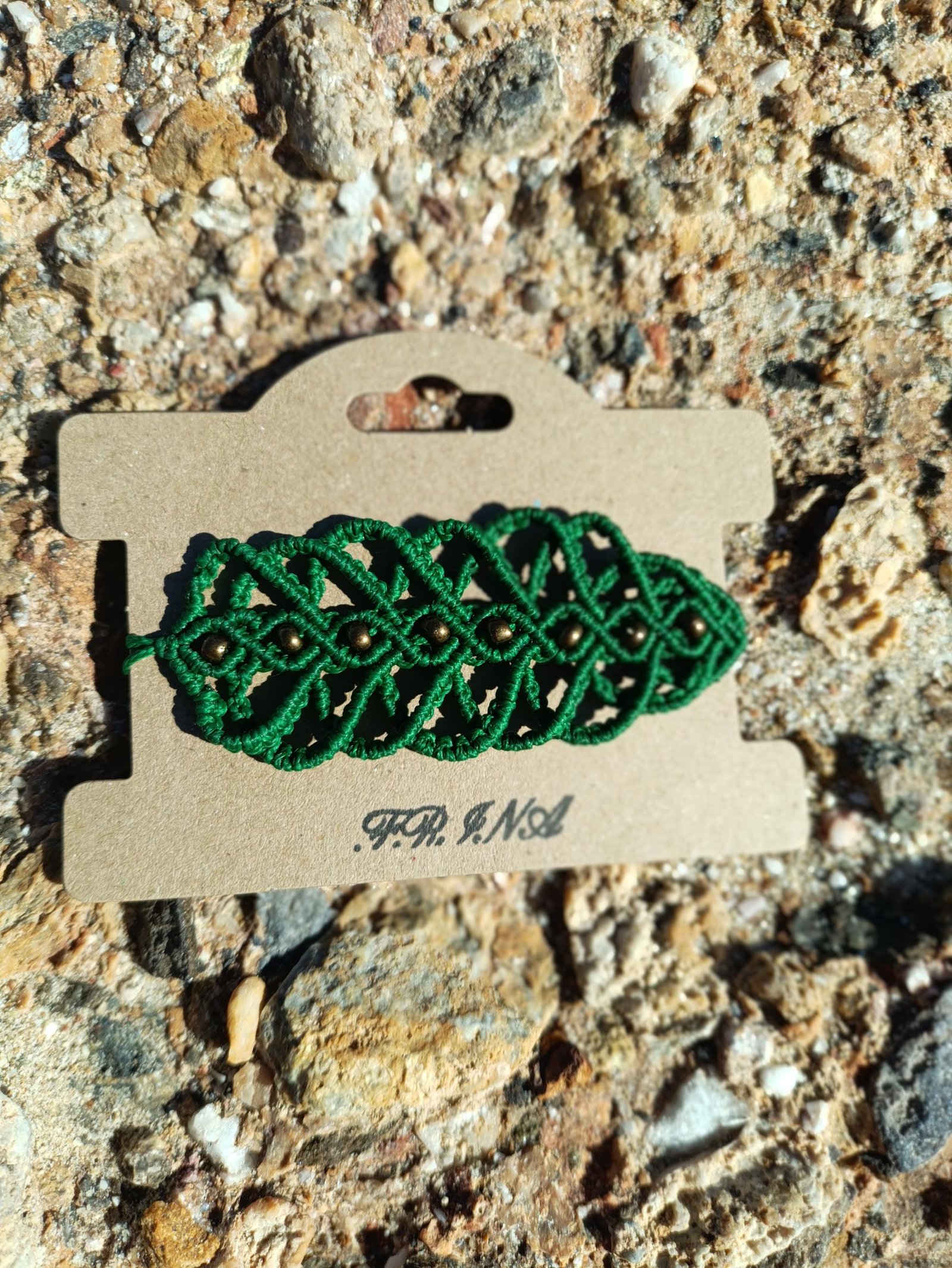 IMG_20251025_131418 Μακραμέ βραχιόλι χεριού πράσινο με μπρονζέ χάντρες - Image 2