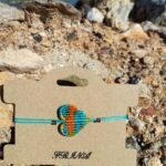 Μακραμέ βραχιόλι χεριού καρδιά πολύχρωμη