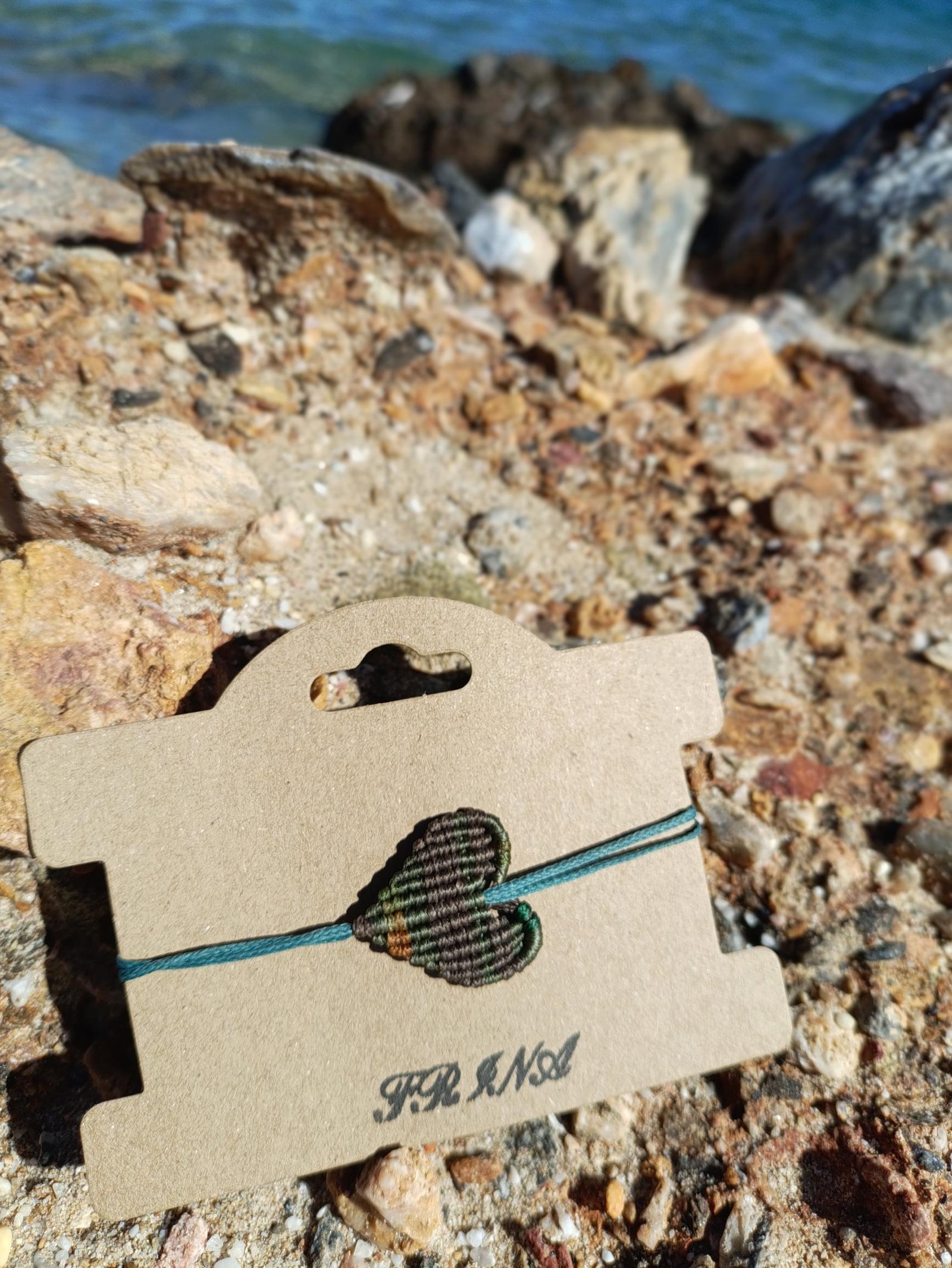 IMG_20251025_131723 Μακραμέ βραχιόλι χεριού καρδιά χακί - Image 1