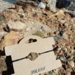 Μακραμέ βραχιόλι χεριού φύλλο μπεζ-καφέ