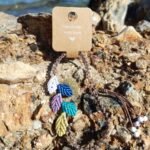 Μακραμέ βραχιόλι ποδιού μπεζ με φύλλα χρωματιστά