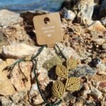 Μακραμέ βραχιόλι ποδιού κυπαρισσί με φύλλα χρυσά