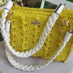 Χειροποίητη τσάντα crochet σε εκτυφλωτικό κίτρινο