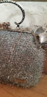 Χειροποίητη γιορτινή τσάντα σε ασημί απόχρωση - Image 2