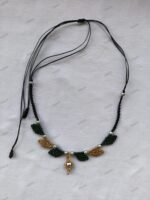 ΜΑΚΡΑΜΕ ΚΟΛΙΕ ΛΑΙΜΟΥ ΜΕ ΦΥΛΛΑ ΜΠΕΖ ΚΥΠΑΡΙΣΣΙ ΚΑΙ ΧΑΝΤΡΕΣ ΑΣΗΜΙ