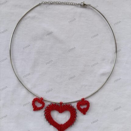 ΒΕΡΓΑ ΛΑΙΜΟΥ ΜΕ ΜΑΚΡΑΜΕ ΚΑΡΔΙΕΣ