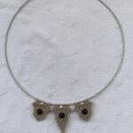 ΒΕΡΓΑ ΛΑΙΜΟΥ ΜΑΚΡΑΜΕ ΓΚΡΙ ΜΕ ΜΑΥΡΕΣ ΧΑΝΤΡΕΣ