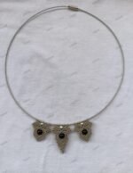 ΒΕΡΓΑ ΛΑΙΜΟΥ ΜΑΚΡΑΜΕ ΓΚΡΙ ΜΕ ΜΑΥΡΕΣ ΧΑΝΤΡΕΣ