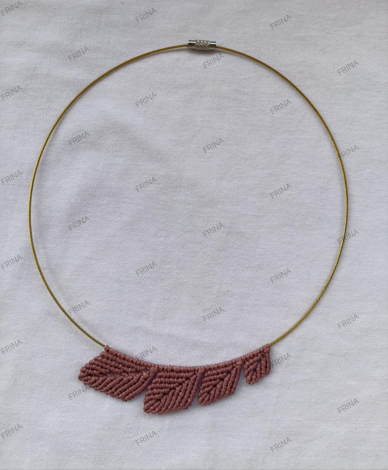 IMG_20251109_142844 ΒΕΡΓΑ ΛΑΙΜΟΥ ΧΡΩΜΑ ΧΡΥΣΟ ΜΕ ΜΑΚΡΑΜΕ ΦΥΛΛΑ ΣΩΜΟΝ - Image 1