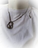 ΜΑΚΡΑΜΕ ΚΟΛΙΕ ΓΚΡΙ ΜΕ ΜΠΡΟΝΖΕ ΧΑΝΤΡΕΣ - Image 2