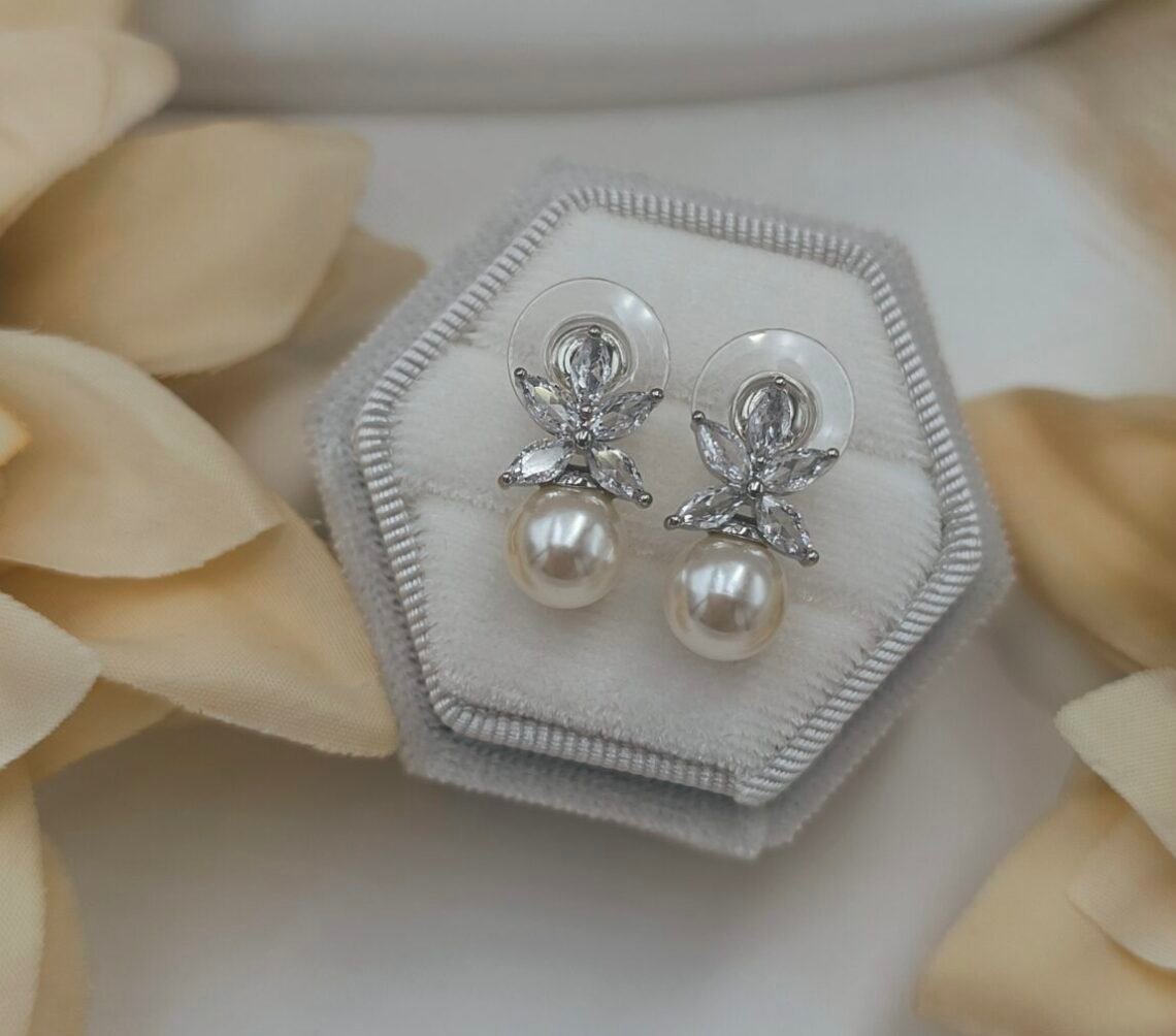 cropped-IMG_20251023_160431-scaled-1.jpg '' Ethereal Bloom '' Σκουλαρίκια νυφικά ασημένια - Image 1