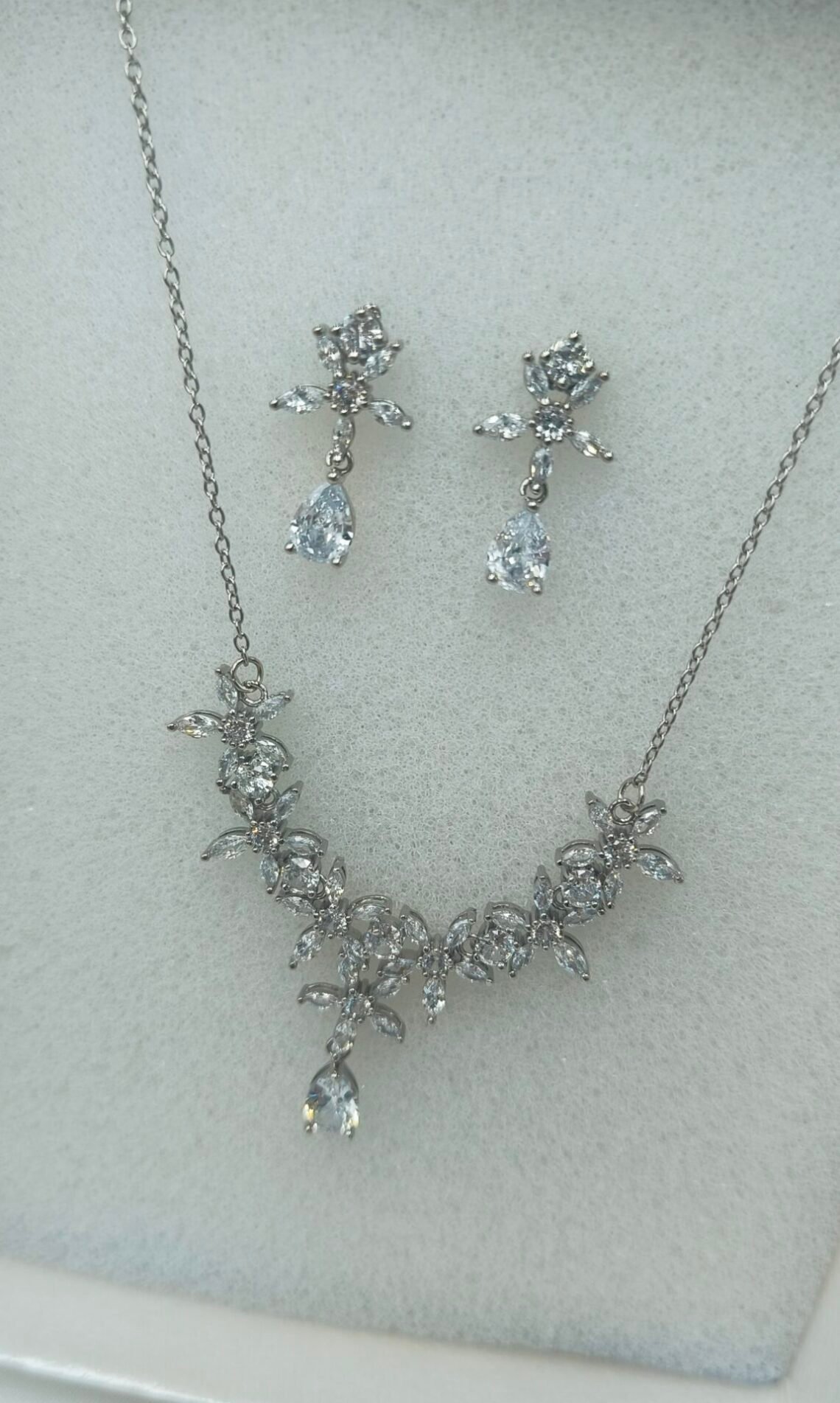 cropped-IMG_20251110_140517-scaled-1.jpg '' Radiant Flame '' Νυφικό σετ κοσμημάτων σε ασημί - Image 1