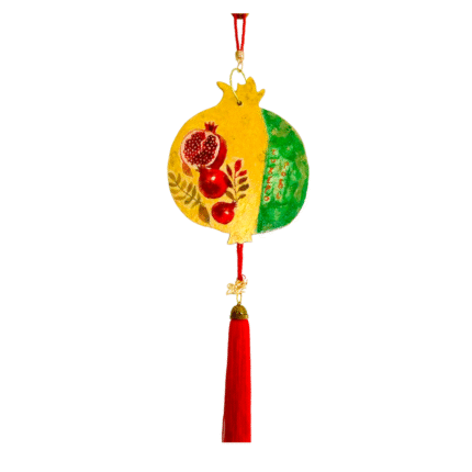 Χειροποίητο διακοσμητικο γούρι 2026, ξύλινο ρόδι με μεγάλη κόκκινη φούντα