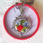 Κολιέ με κέντημα στο χέρι. - Image 2