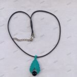 Κορδόνι λαιμού με μακραμέ μενταγιόν βεραμαν και μαύρη χάντρα