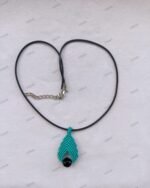 Κορδόνι λαιμού με μακραμέ μενταγιόν βεραμαν και μαύρη χάντρα