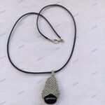 Κορδόνι λαιμού με μακραμέ μενταγιόν ασημί και μαύρη χάντρα