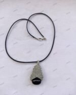 Κορδόνι λαιμού με μακραμέ μενταγιόν ασημί και μαύρη χάντρα