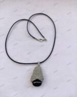 Κορδόνι λαιμού με μακραμέ μενταγιόν ασημί και μαύρη χάντρα