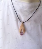 Κορδόνι λαιμού με μακραμέ μενταγιόν μπεζ και ροζ χάντρα - Image 2