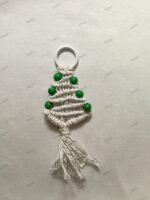 ΧΡΙΣΤΟΥΓΕΝΝΙΑΤΙΚΟ ΣΤΟΛΙΔΙ ΜΑΚΡΑΜΕ ΔΕΝΤΡΟ ΑΣΠΡΟ ΜΕ ΠΡΑΣΙΝΕΣ ΧΑΝΤΡΕΣ