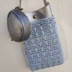 Πλεκτό τσαντάκι κινητού με δερμάτινο πορτοφολάκι - Image 3