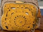 Χειροποίητη πλεκτή τσάντα σε μουσταρδί απόχρωση - Image 6