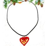 Χειροποιητο κολιε Γουρι 2026, με καρδια απο πολυμερη πηλο και υγρο γυαλι σε μαυρο κορδονι