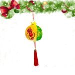 Χειροποίητο διακοσμητικο γούρι 2026, ξύλινο ρόδι με μεγάλη κόκκινη φούντα - Image 6