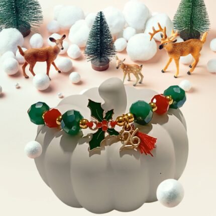 Χειροποίητο βραχιολάκι γούρι 2026 με γκι πράσινο - κόκκινο