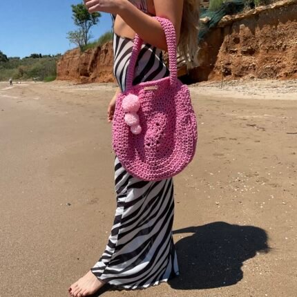 Μεγάλη πλεκτή, ροζ στρογγυλή τσάντα με pon pon