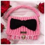 Ροζ τσαντα με μαύρο φιογκο