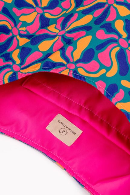 Dimensions 40x65cm Open top Interior pocket Waterproof lining  Embroidered logo Out 100% Cotton Canvas (waterproof)