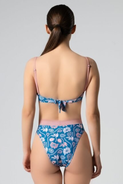 An underwired bra style top Best for a B cup and above  Full coverage