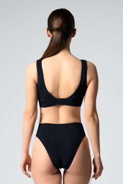 Non padded cups  No clasp  High cut bottom Best for a B cup and above  Sensitive to pool use 