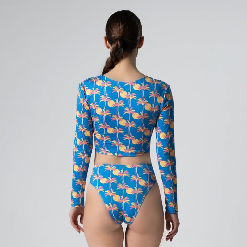 Featuring long sleeve