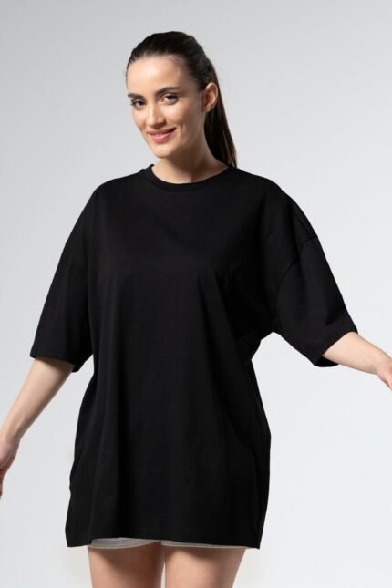 Crew neck  Drop shoulders  Oversized fit  100% organic cotton 