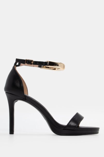 Πέδιλα με Μεταλλική Λεπτομέρεια στην Μπαρέτα - Μαύρο