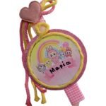 Λαμπάδα πλακέ λευκή με κρεμαστό στοιχείο LABUBU και όνομα ( 30 εκ.) - Image 2