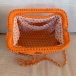 Πορτοκαλί πλεκτή τσάντα clutch με μεταλλικό έλασμα (snap) - Image 2