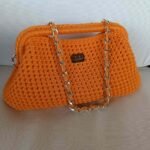 Πορτοκαλί πλεκτή τσάντα clutch με μεταλλικό έλασμα (snap) - Image 4
