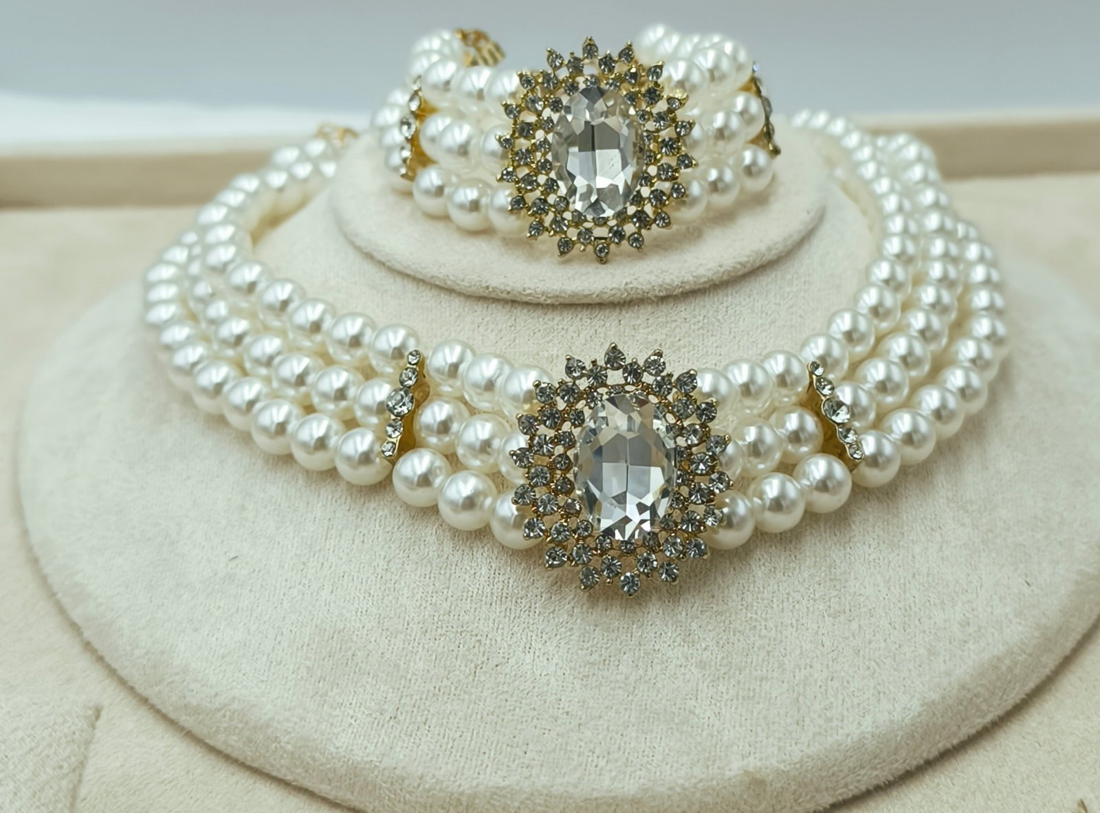 ‘’ Imperial Pearl’’ ‘’ Imperial Pearl’’ Χρυσό Σετ Τσόκερ & Βραχιόλι με Πέρλες και Κρύσταλλα - Image 1